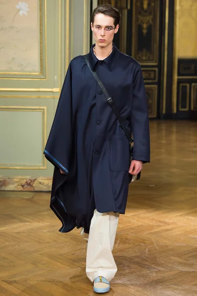 Look 28